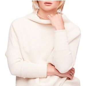 EUC size large Free People Ottoman sweater. No rips, stains or holes.